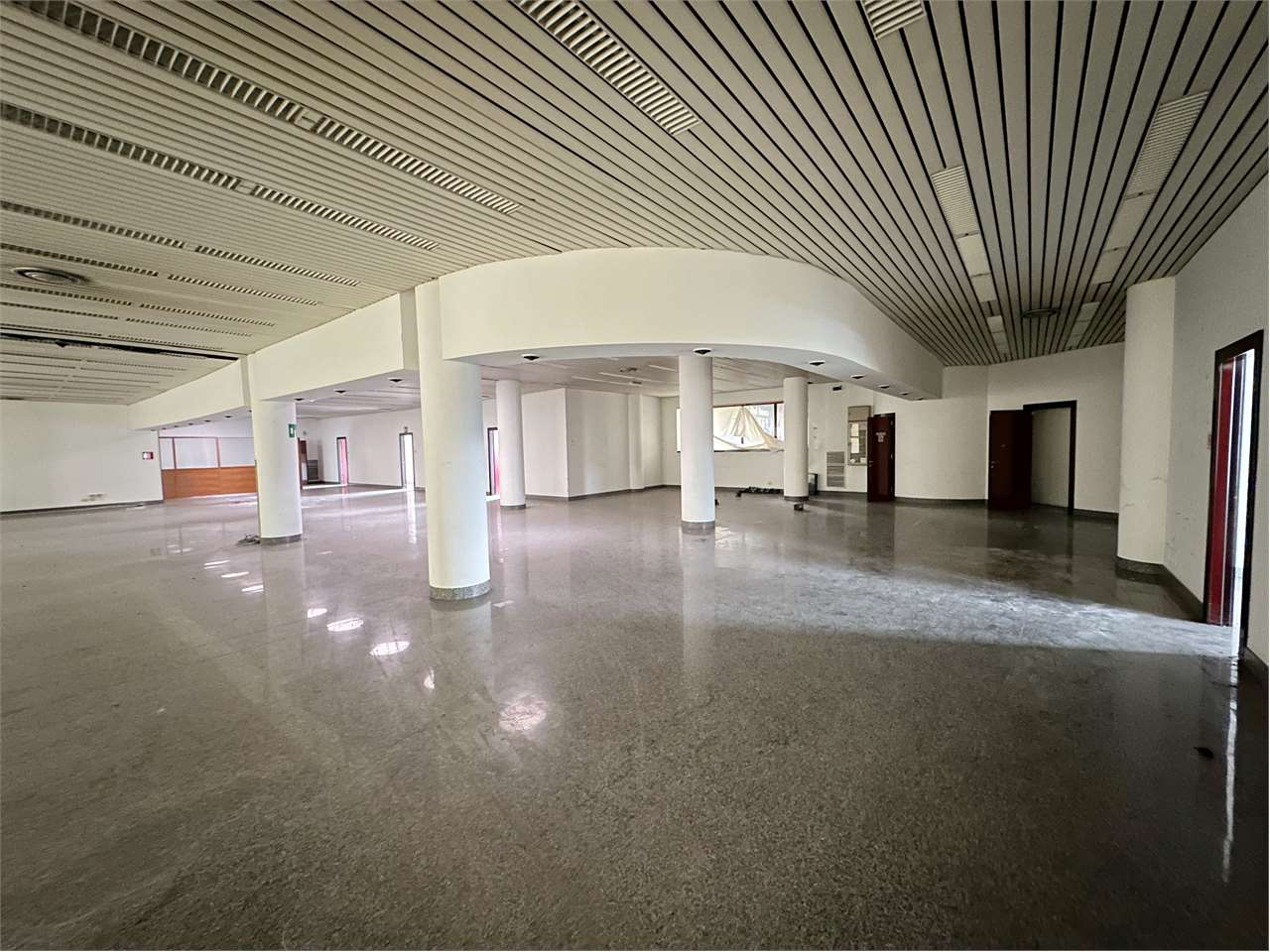 Negozio – Ufficio mq.1500 Montecchio Maggiore